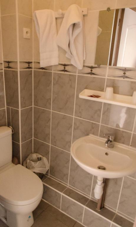 Hotel Coq Hardi Lila Habitación foto
